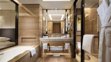 Executive Twin Room | Bilik Mandi | Tab mandi dan pancuran berasingan, kelengkapan dandanan diri percuma