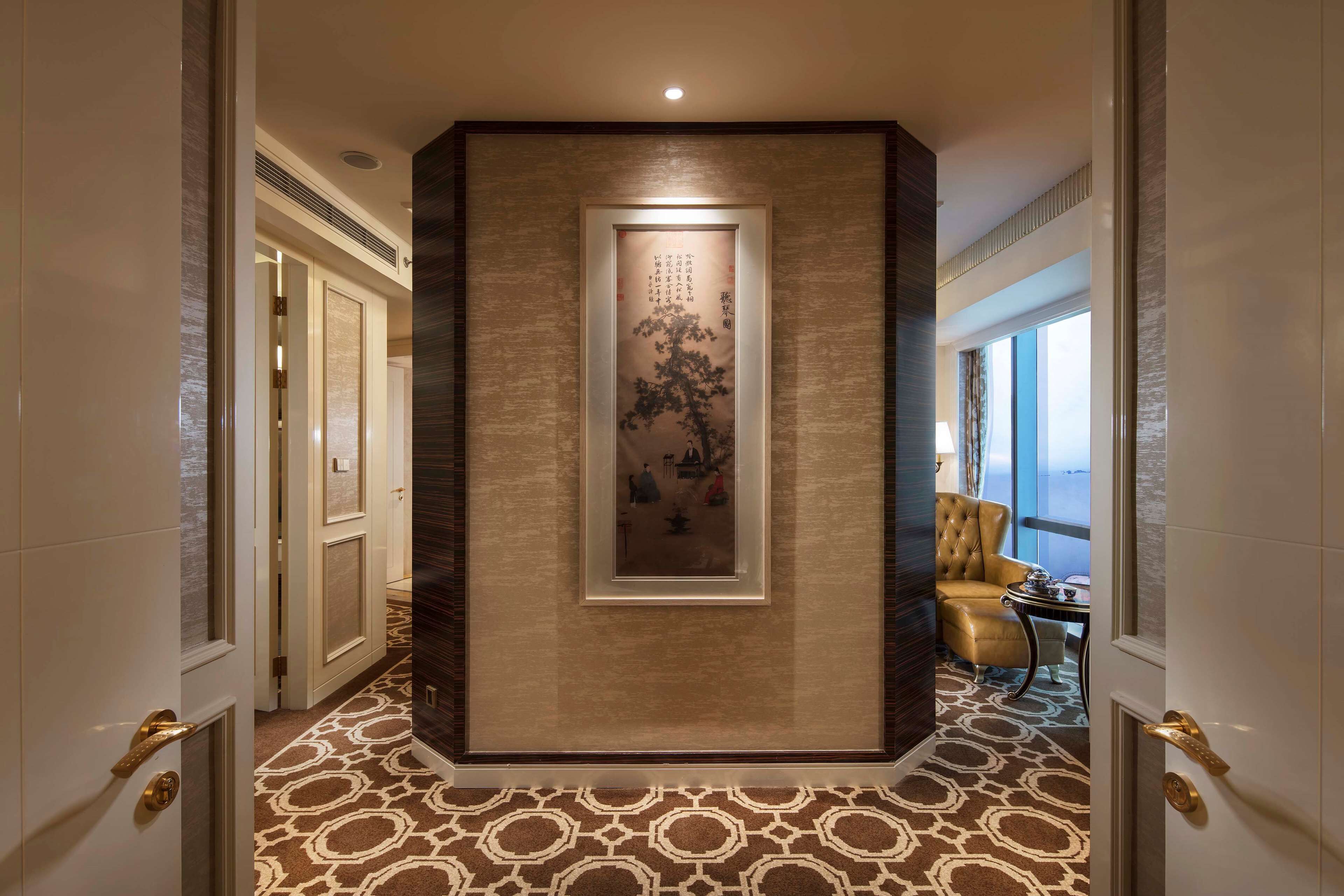 skyscraper presidential suite | 1 bedroom, minibar, in-room safe, desk