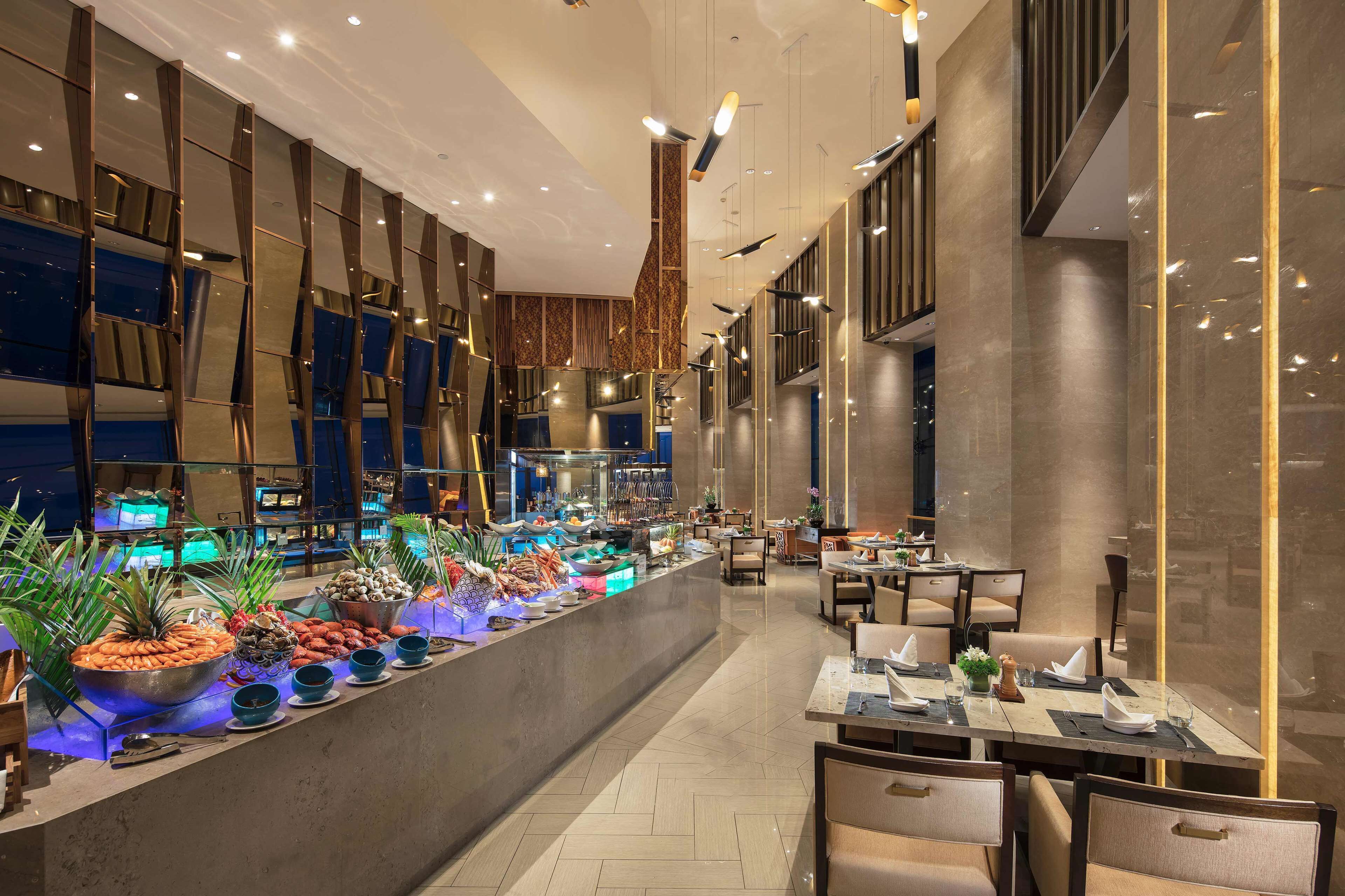 2 restaurants, breakfast, lunch, dinner served; chinese cuisine