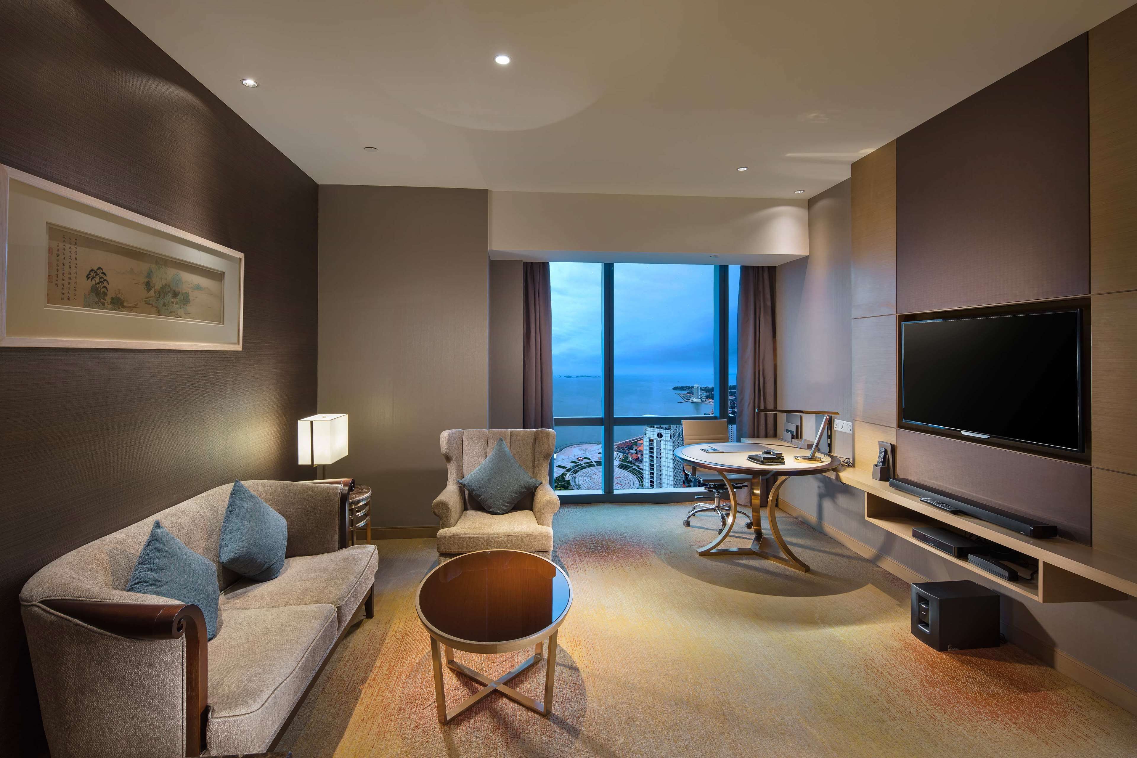 elegant suite seaview | 1 bedroom, minibar, in-room safe, desk