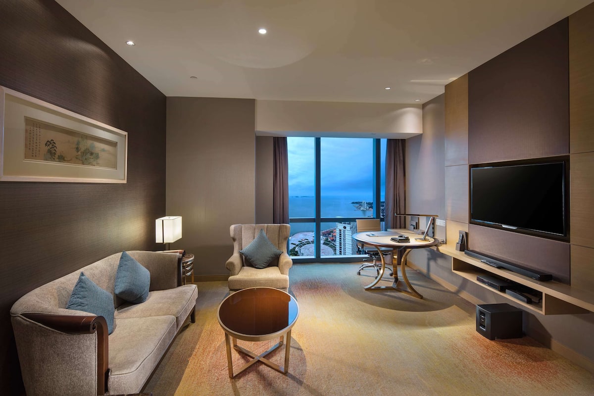 elegant suite seaview | 1 bedroom, minibar, in-room safe, desk