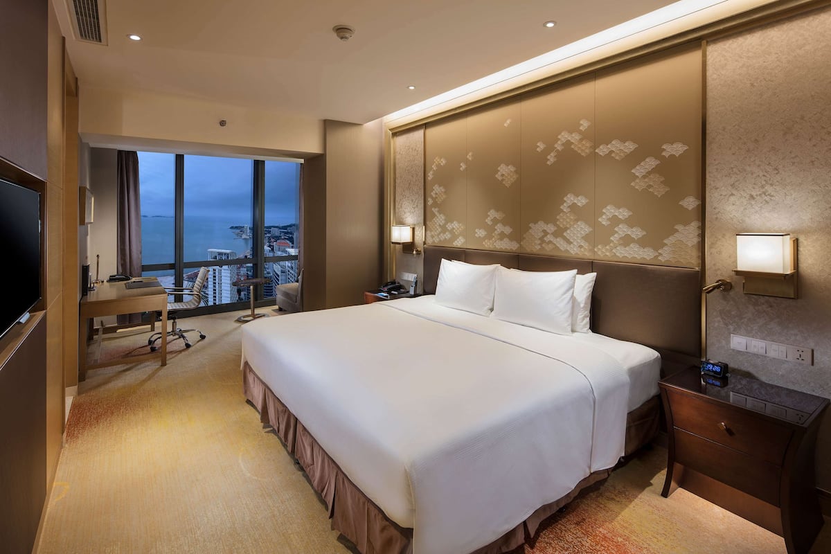 1 bedroom, minibar, in-room safe, desk