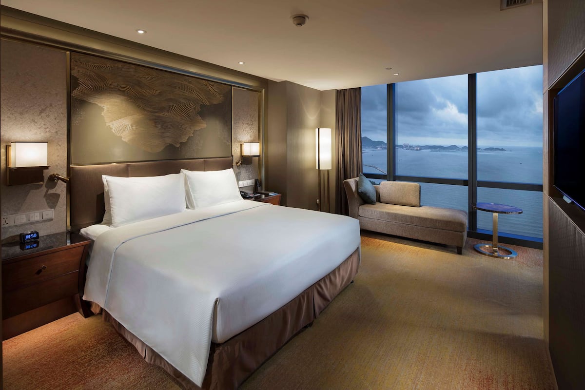1 bedroom, minibar, in-room safe, desk