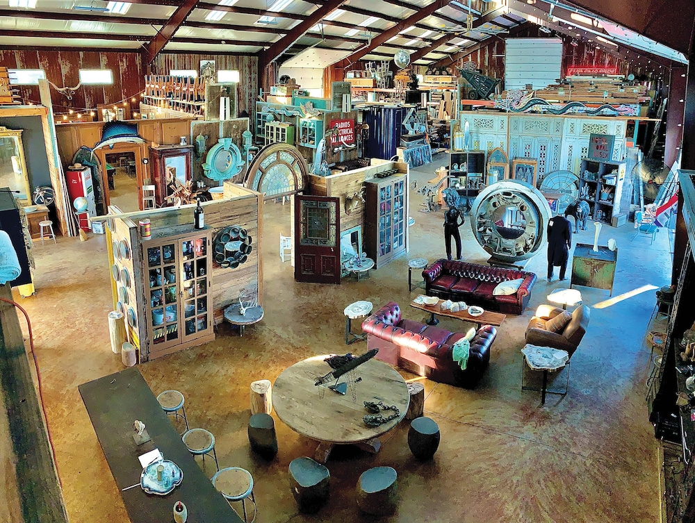 FlopHouze - Shipping Container Hotel by null