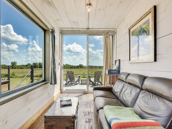 Houze III | Living area - Flophouze Shipping Container Hotel (Round Top)