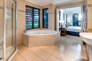 Apartment, 2 Schlafzimmer (Anchorage 01) | Badezimmer | Dusche, Haartrockner, Handtücher