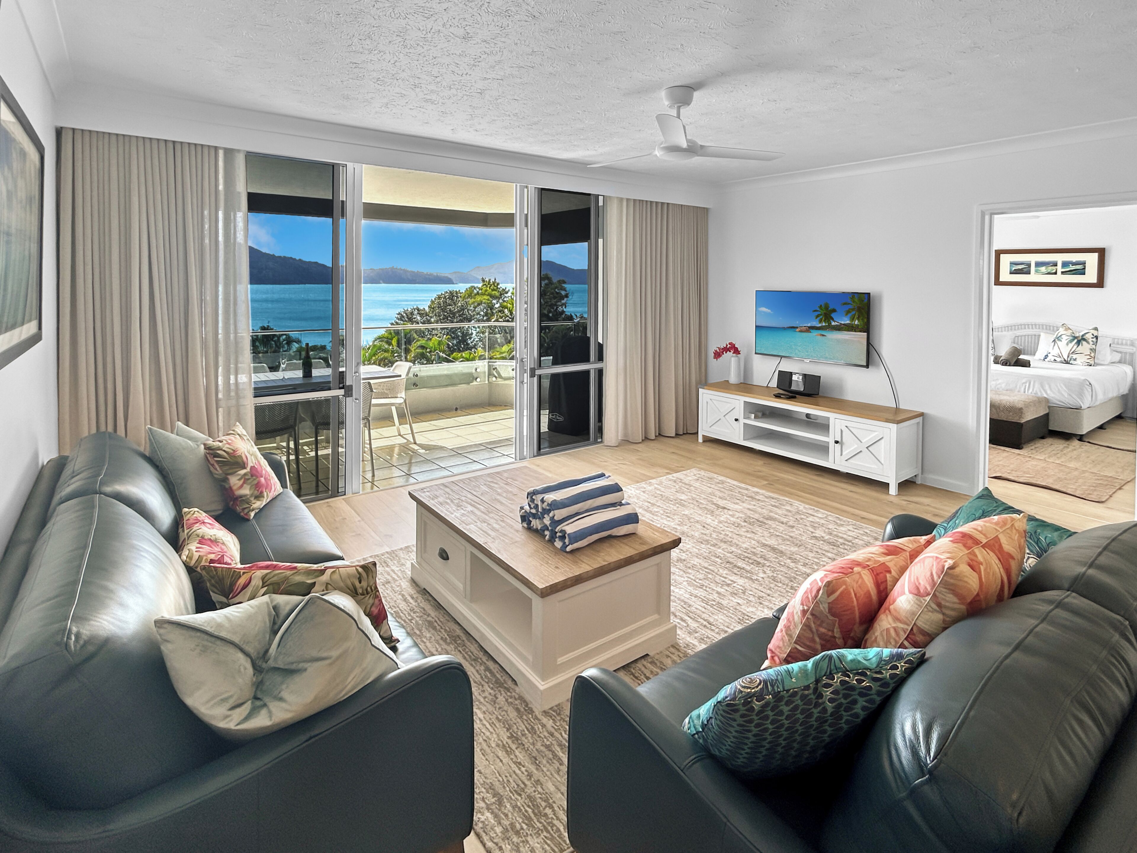 公寓, 2 间卧室 (Hibiscus 104) | 起居区 | 平板电视、DVD 播放器