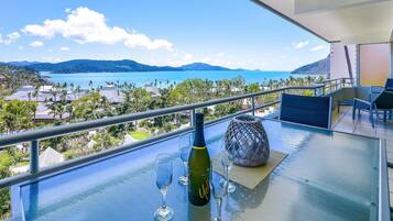 3 Bedroom Apartment Poinciana 212 | Outdoor dining