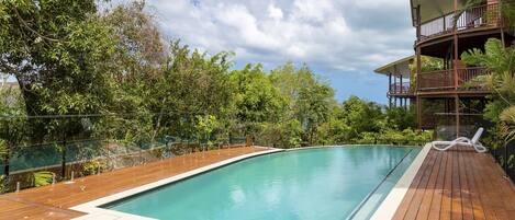 3 utendørsbassenger