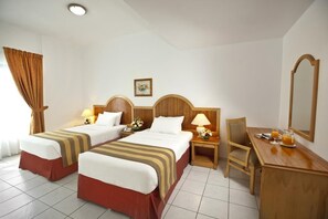 In-room safe, desk, laptop workspace, iron/ironing board - Dock Masters Hotel Apartments (Dubai)
