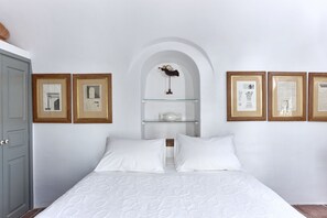 Superior Villa, 3 Bedrooms | 1 bedroom, premium bedding, desk, laptop workspace - Nautilus (Santorini)