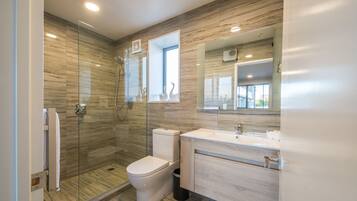 Apartment, 2 Bedrooms | Bathroom