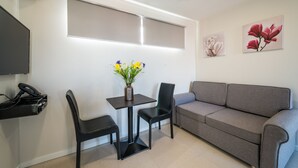 Suite – basic, 1 soverom | Oppholdsområde