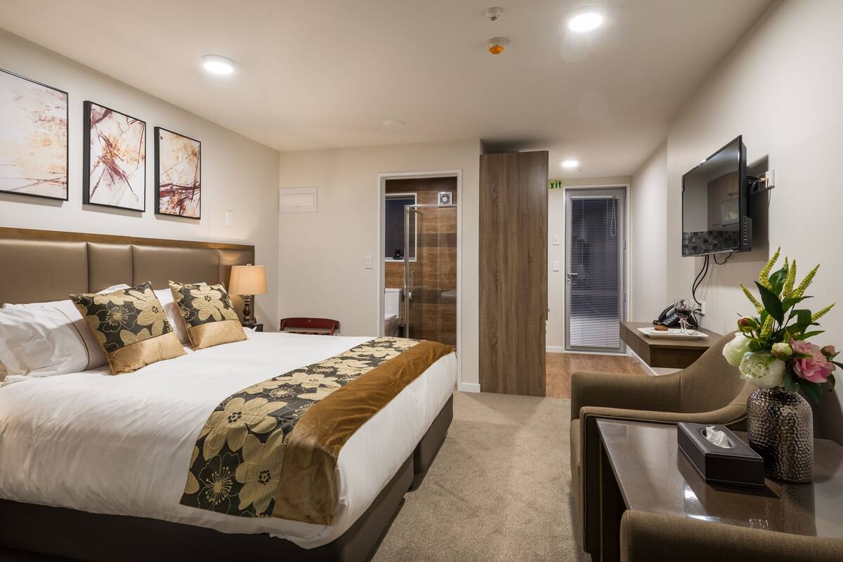 Deluxe King/Twin Studio | Desk, soundproofing, iron/ironing board, free WiFi