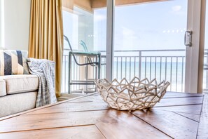 Interior detail - Paradise Beach Club - Oceanfront and Penthouse Deluxe Condos with Heated Pool (Satellite Beach)