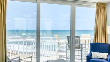 Deluxe Penthouse Apartment with Rooftop Hot Tub - Oceanfront - Unit 442 | Interior