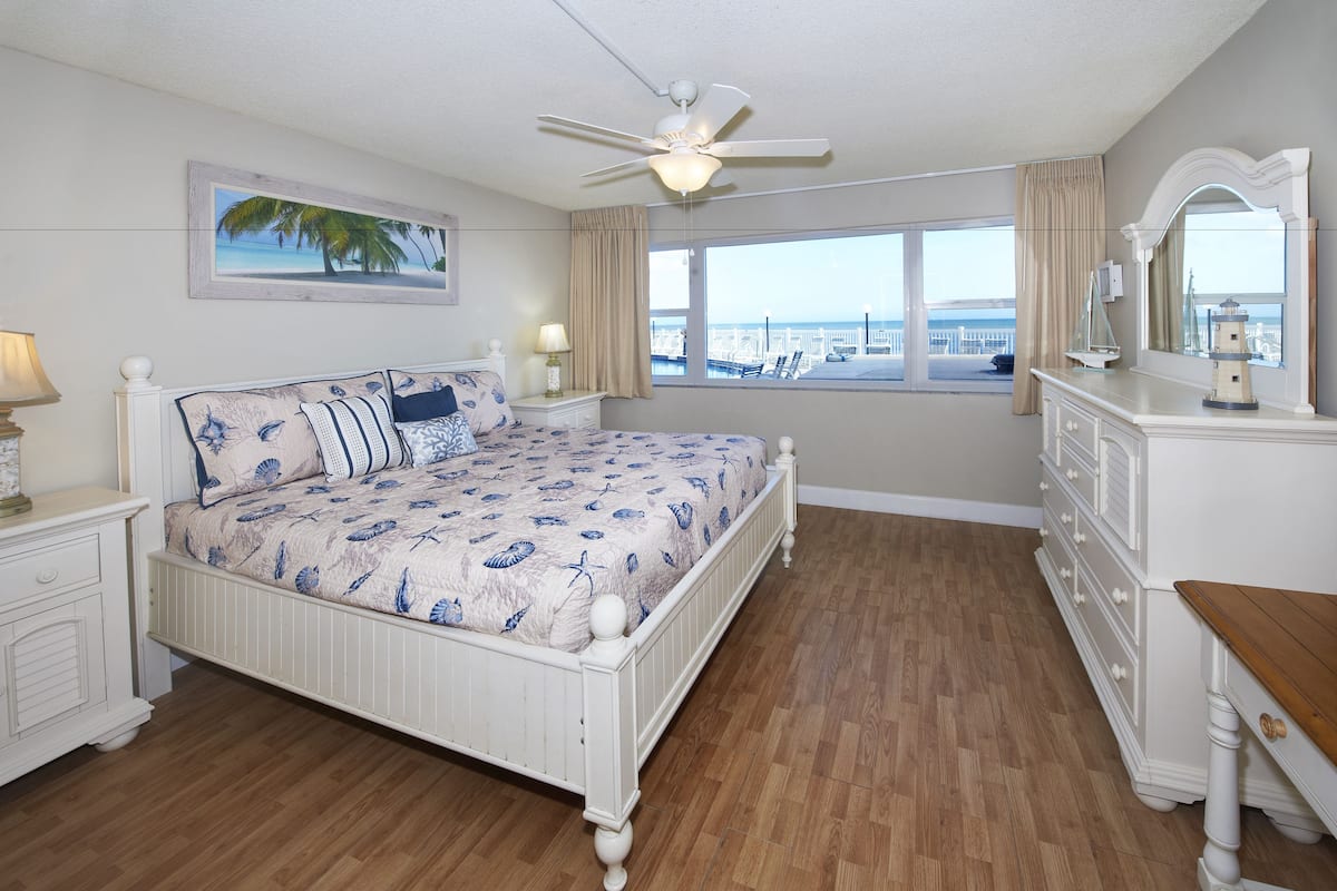 Condo Deluxe, 2 habitaciones, vista al océano, planta baja | Decoración personalizada y muebles diferentes