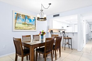 Apartment (2 Bedrooms) | In-room dining - Indian Harbour Beach Club by Happy Palm Stays (Indian Harbour Beach)