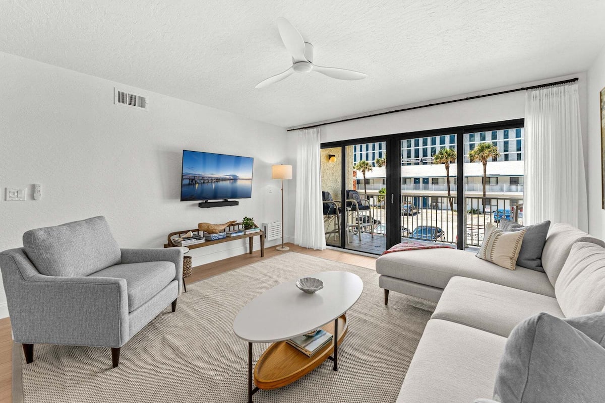 Apartment, Partial Ocean View | Front of property