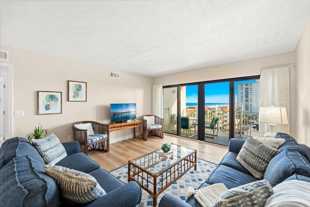 Apartment (2 Bedrooms) | Front of property