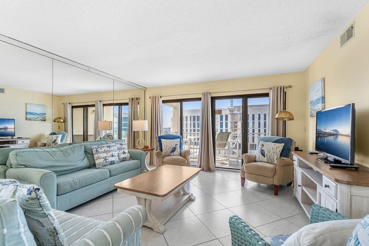Apartment, Partial Ocean View | Front of property