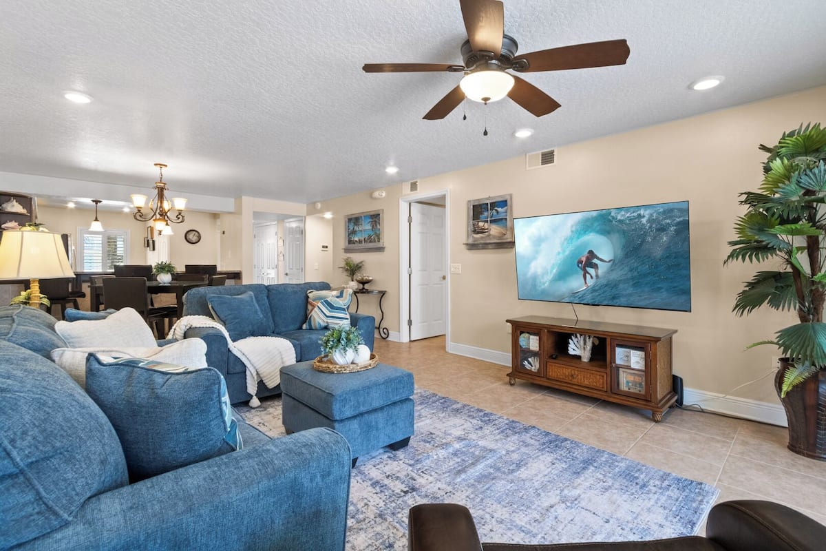 Comfort Apartment, Partial Ocean View | Front of property