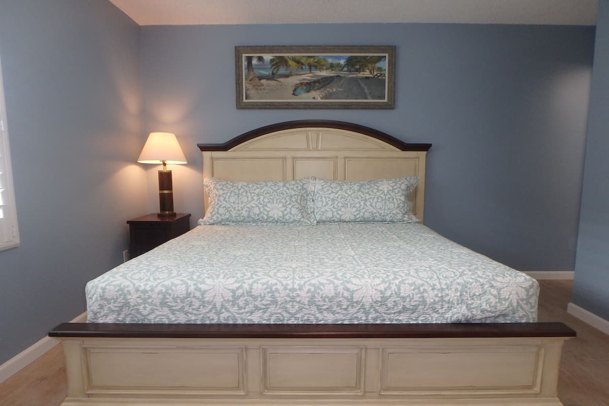 Condo, 2 Bedrooms, Ground Floor | Individually decorated, individually furnished, iron/ironing board