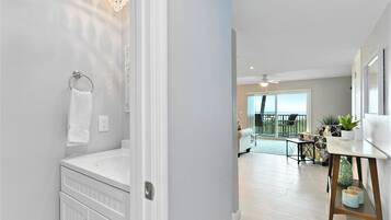 Apartament (3 Bedrooms) | Sala d'estar | Televisor de pantalla plana i reproductor de DVD