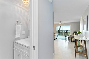 Lejlighed (3 Bedrooms) | Opholdsområde | Fladskærms-tv, dvd-afspiller