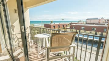 Premium-lejlighed - 2 soveværelser - delvis havudsigt | Balkon