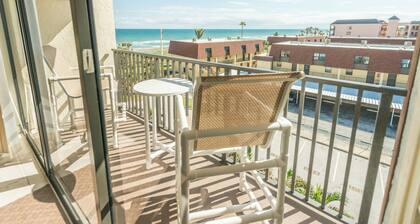 Chateau by the Sea - Happy Palm Stays