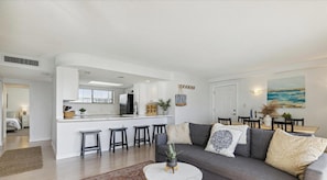 Top-Floor Two-Bedroom Apartment - Direct Oceanfront - Unit #505 | Living area | Flat-screen TV