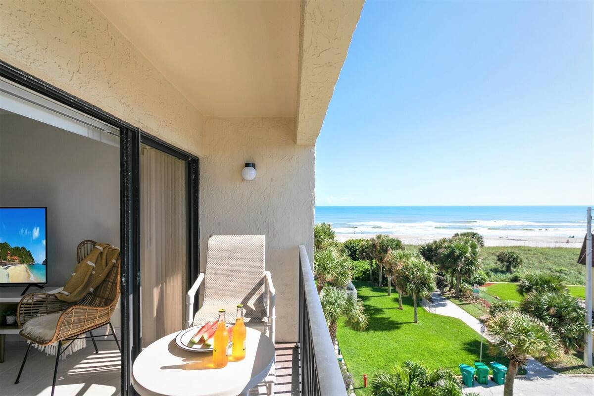 Top-Floor Two-Bedroom Apartment - Direct Oceanfront - Unit #504 | Vista spiaggia/mare