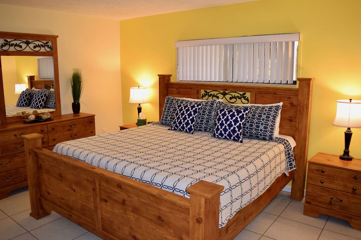 Premium Condo, 2 Bedrooms, Ground Floor | 2 bedrooms, individually decorated, individually furnished