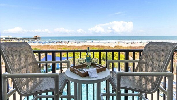 Two-Bedroom Apartment - Direct Oceanfront - Unit #309 | 海灘/海景