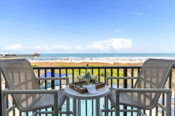 Two-Bedroom Apartment - Direct Oceanfront - Unit #309 | Pemandangan pantai/laut