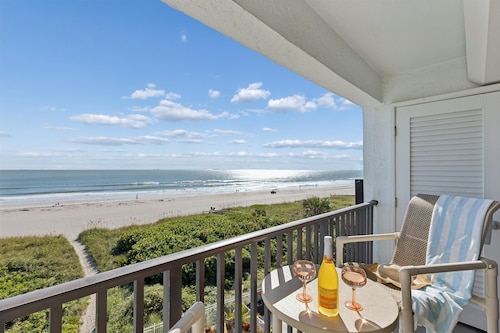 Chateau by the Sea - Happy Palm Stays