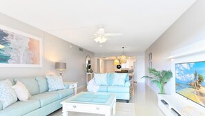 Oceanside Three-Bedroom Condo with Resort Views - Unit #49 | Wohnbereich