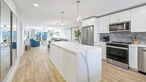 Deluxe Oceanfront Condo with Pool Views - Unit #35 | Eget kjøkken