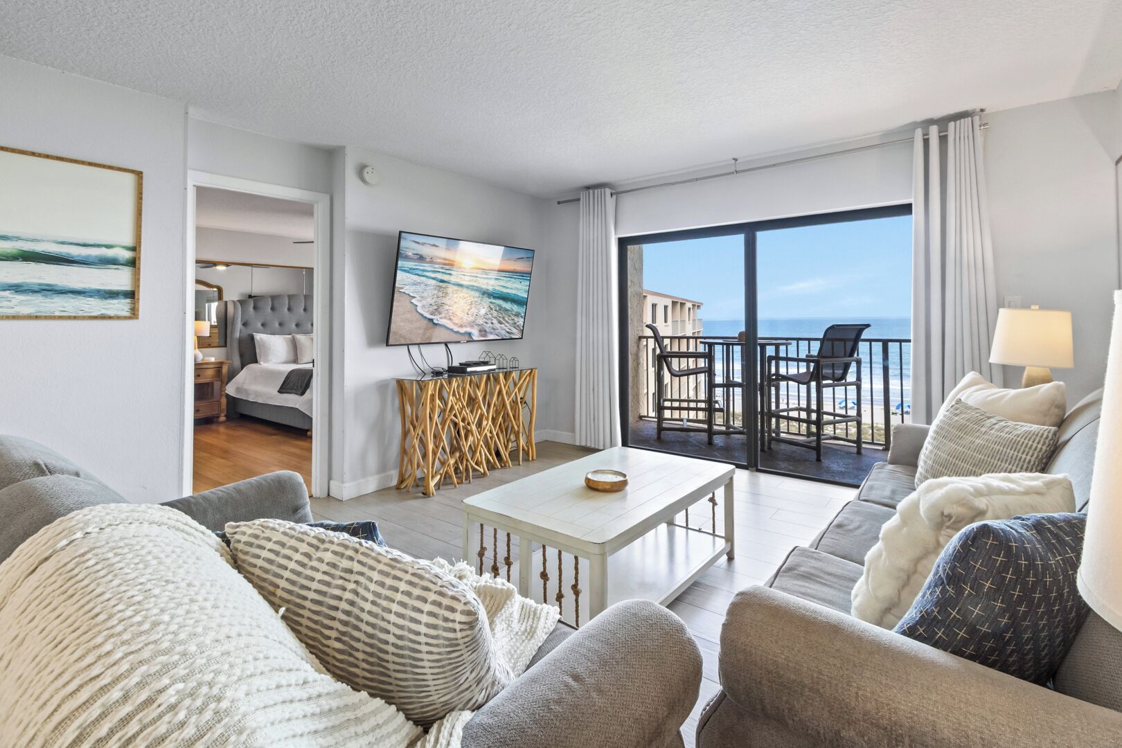 Top-Floor Three-Bedroom Apartment - Ocean View - Pet-Friendly - Unit #907 | Living area
