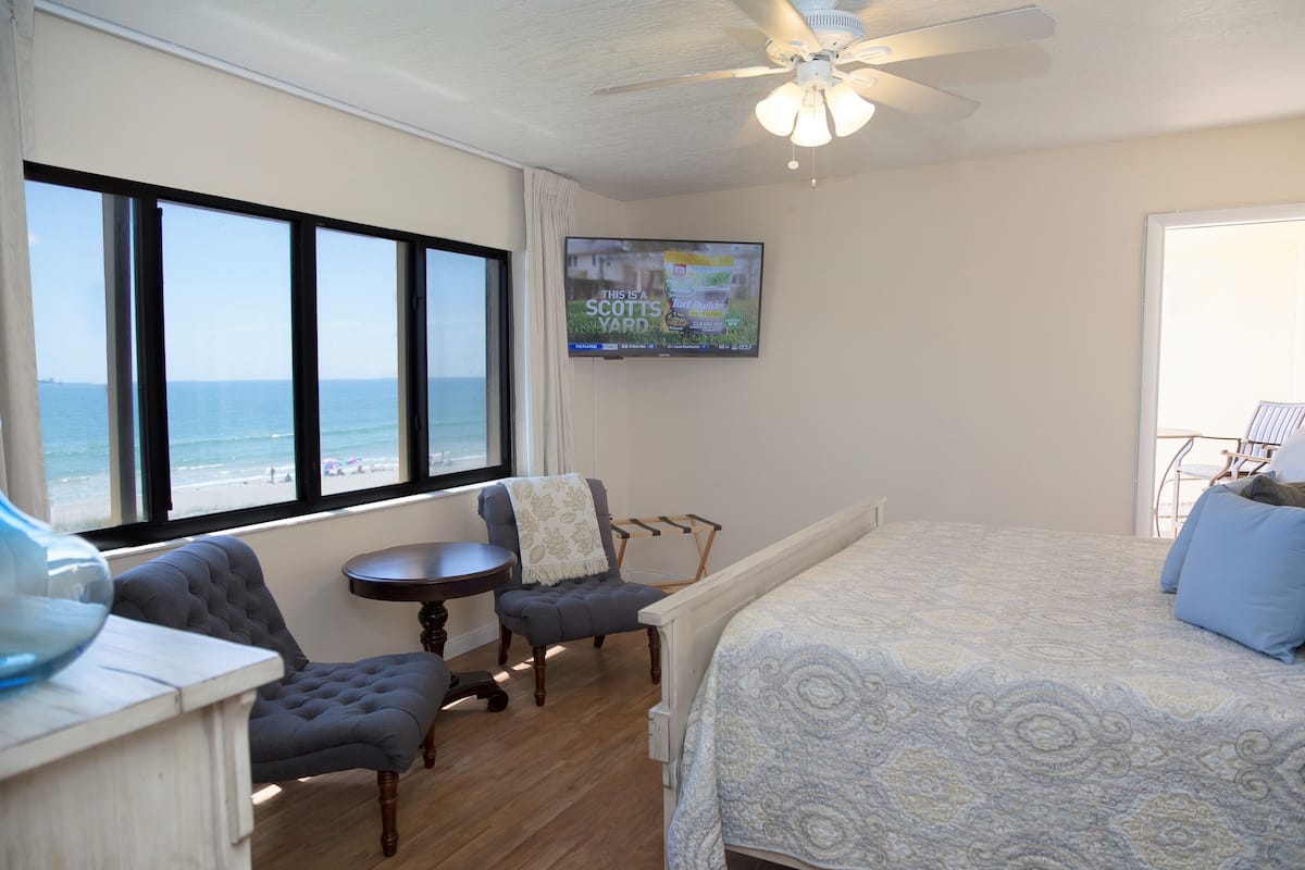 1 bedroom, individually decorated, individually furnished