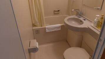 Combined shower/bathtub, free toiletries, hair dryer, slippers