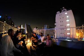 Terrace/patio - Osaka Namba Hostel MIYABI (Osaka)