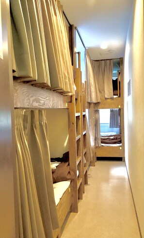 Room for 6 People | Blackout drapes, iron/ironing board (on request), WiFi (free) - Osaka Namba Hostel MIYABI (Osaka)
