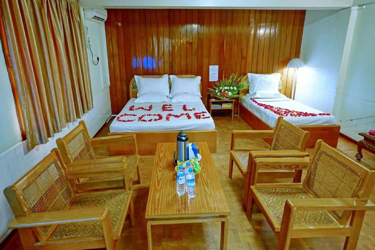 Family Room | Desk, blackout drapes, rollaway beds, free WiFi
