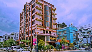 Front of property - Taim Phyu Hotel (Mandalay)