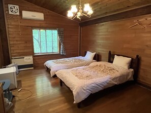 Twin Room | Desk, free WiFi, bed sheets - Canadian Village Goryu (Hakuba)