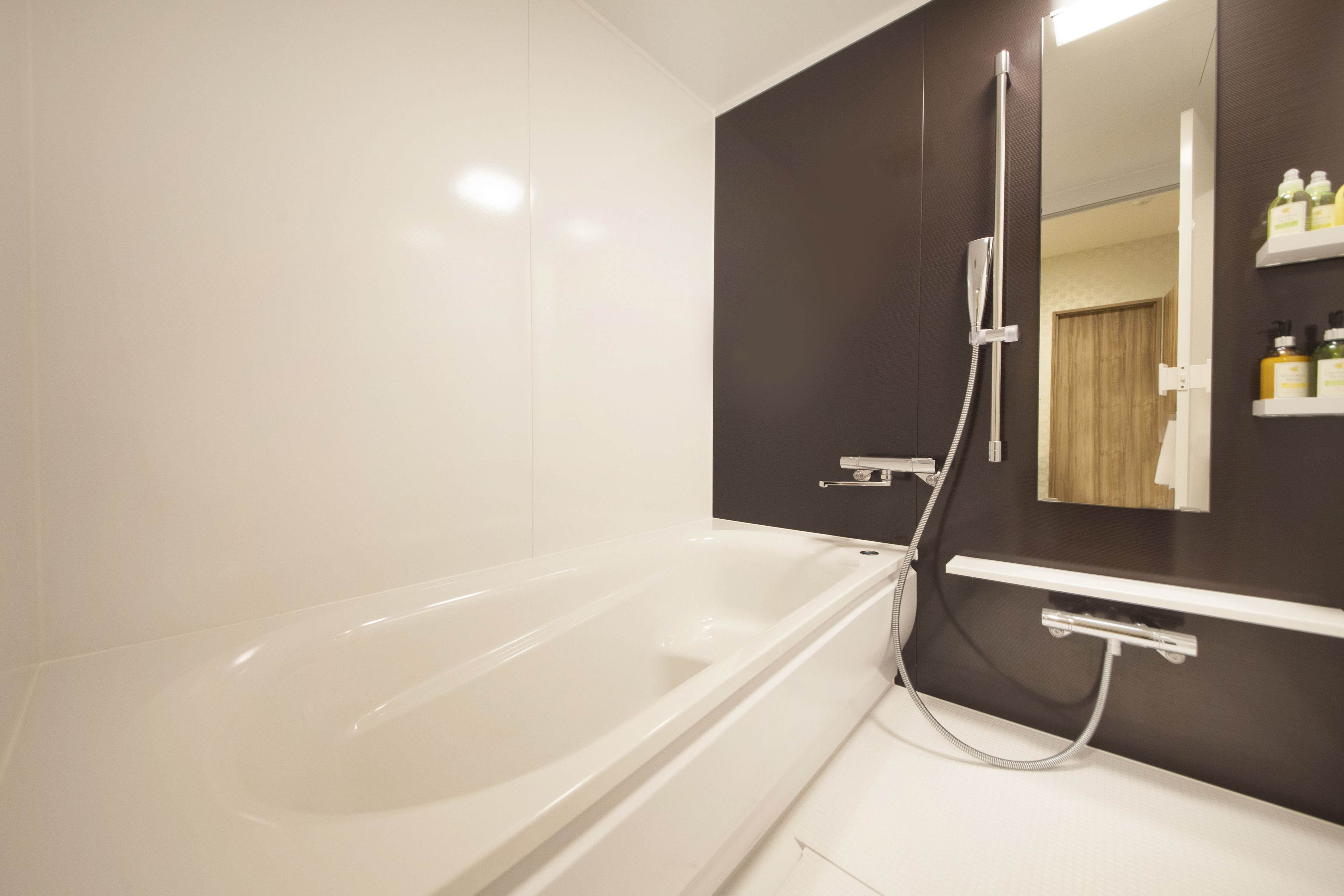 deep-soaking bathtub