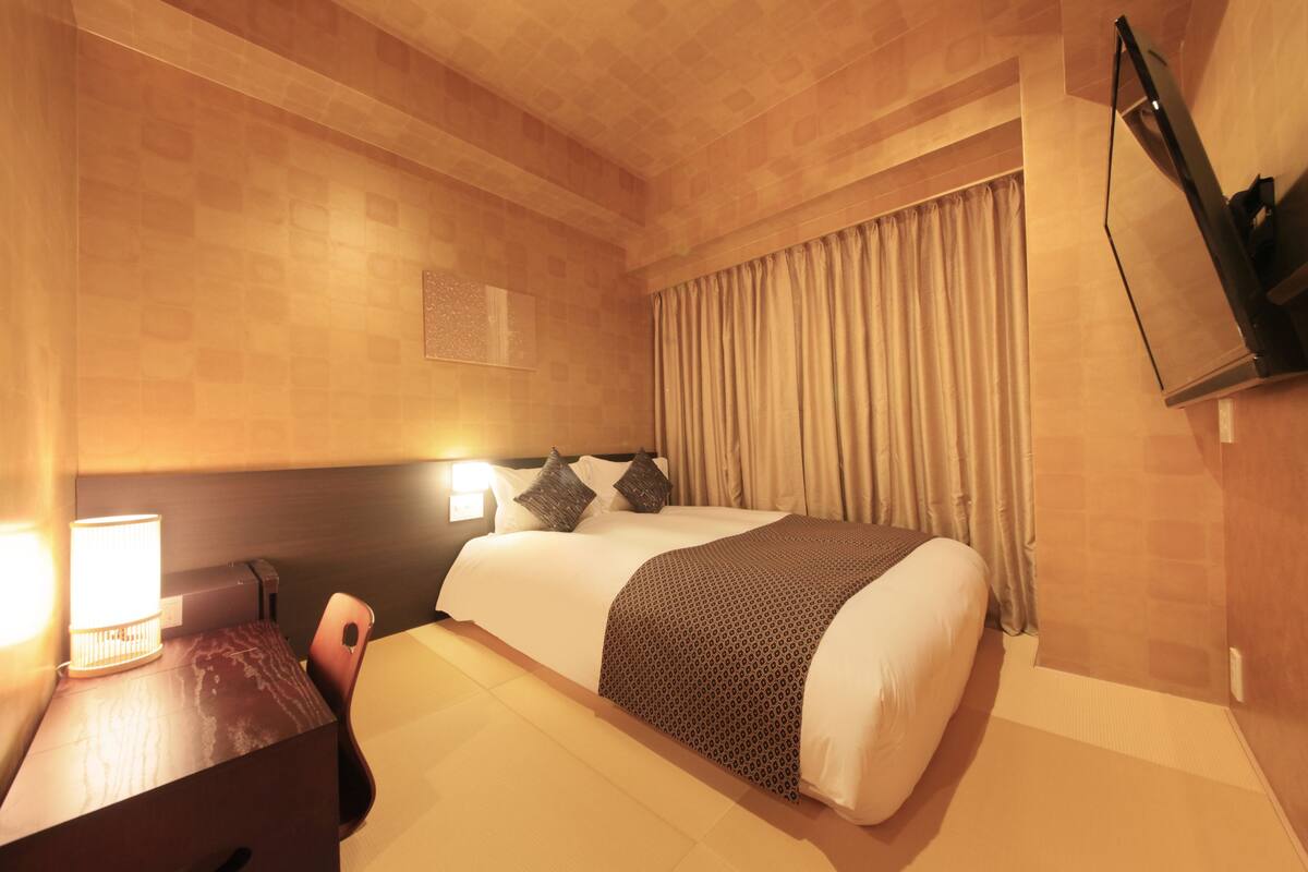 Desk, iron/ironing board, free WiFi, bed sheets