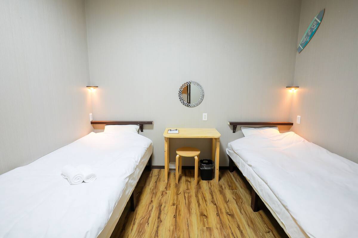 Standard Twin Room, Non Smoking, Shared Bathroom | In-room safe, blackout drapes, WiFi (free)